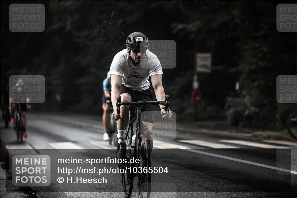 13.09.2026 - Stadtparktriathlon H.Heesch http://msf.ph/oto/10365504 13.09.2026 12:00:07 Radfahren 722, 834, 975, 983, 1021, 1054, 1061 meine-sportfotos.de