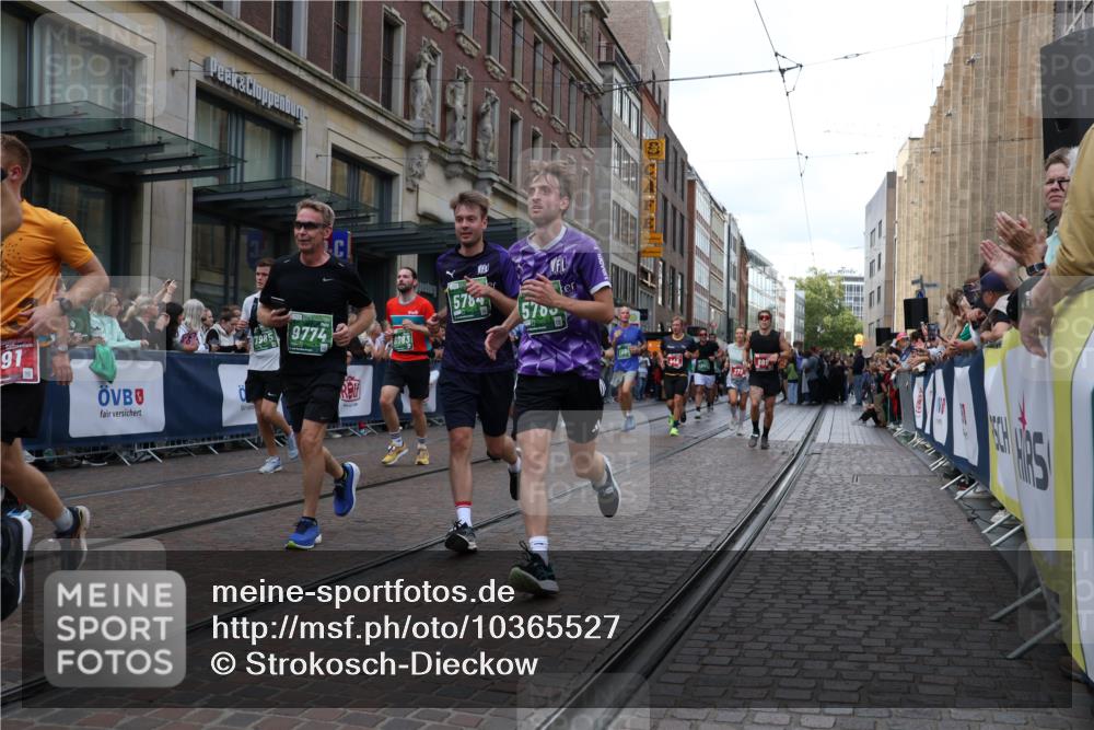 13.09.2026 - 21. swb-Marathon Bremen Strokosch-Dieckow http://msf.ph/oto/10365527 13.09.2026 13:37:31 Ziel 549, 581, 1851, 2336, 2342, 3207, 3316, 3657, 3707, 4066, 4155, 4159, 4394, 4675, 4902, 4942, 5624, 5783, 5784, 6001, 6032, 6083, 6596, 6795, 7003, 7540, 7594, 7635, 7815, 7894, 7985, 8010, 8138, 8204, 8264, 8315, 8316, 8440, 8450, 8920, 8972, 9097, 9099, 9481, 9774, 13228, 270, 391, 448, 869, 1180, 3323, 3333, 3627, 3804, 3823, 4155, 4300, 4433, 4628, 5388, 5547, 5577, 5612, 5738, 5791, 6804, 6904, 6911, 6947, 7074, 7571, 8268, 8380, 8443, 9701 meine-sportfotos.de