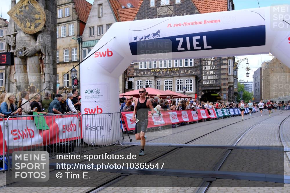 13.09.2026 - 21. swb-Marathon Bremen Tim E. http://msf.ph/oto/10365547 13.09.2026 13:03:11 Ziel 1381, 1850, 1862, 6918, 7265, 8319, 8325, 8331 meine-sportfotos.de