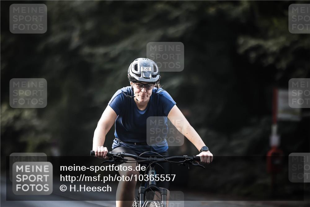 13.09.2026 - Stadtparktriathlon H.Heesch http://msf.ph/oto/10365557 13.09.2026 11:22:36 Radfahren 590, 748, 828 meine-sportfotos.de