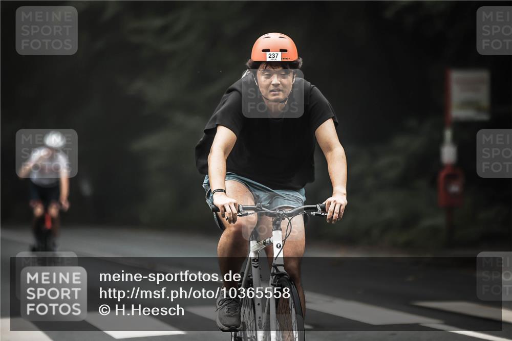 13.09.2026 - Stadtparktriathlon H.Heesch http://msf.ph/oto/10365558 13.09.2026 10:12:27 Radfahren 225, 237, 262, 264, 322 meine-sportfotos.de