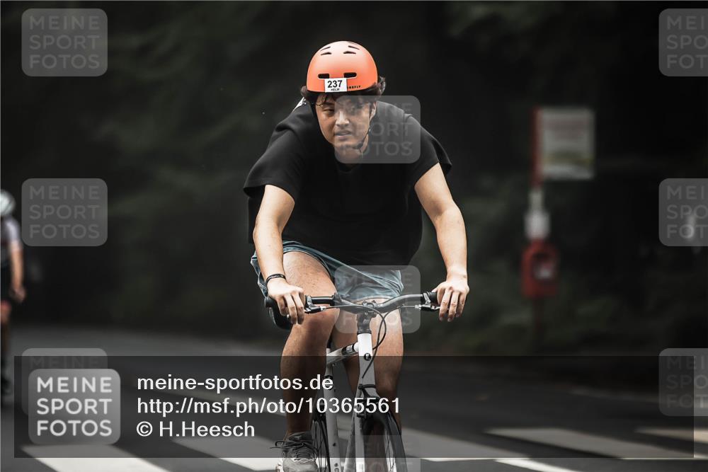 13.09.2026 - Stadtparktriathlon H.Heesch http://msf.ph/oto/10365561 13.09.2026 10:12:27 Radfahren 225, 237, 262, 264, 322 meine-sportfotos.de