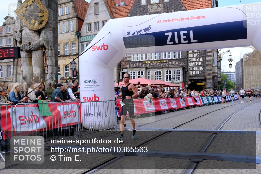 13.09.2026 - 21. swb-Marathon Bremen Tim E. http://msf.ph/oto/10365563 13.09.2026 13:03:11 Ziel 1381, 1850, 1862, 6918, 7265, 8319, 8325, 8331 meine-sportfotos.de