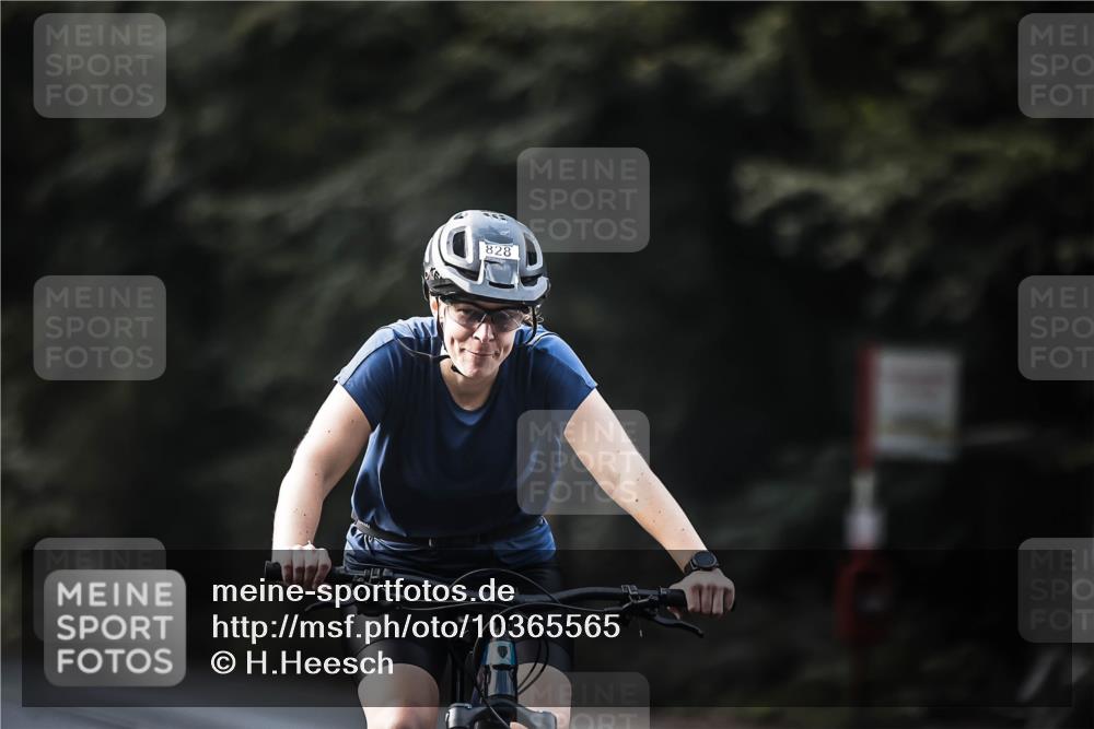 13.09.2026 - Stadtparktriathlon H.Heesch http://msf.ph/oto/10365565 13.09.2026 11:22:36 Radfahren 590, 748, 828 meine-sportfotos.de