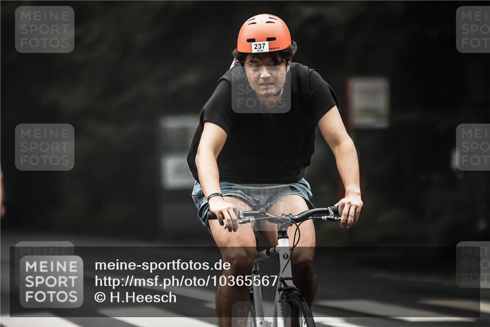 13.09.2026 - Stadtparktriathlon H.Heesch http://msf.ph/oto/10365567 13.09.2026 10:12:27 Radfahren 225, 237, 262, 264, 322 meine-sportfotos.de