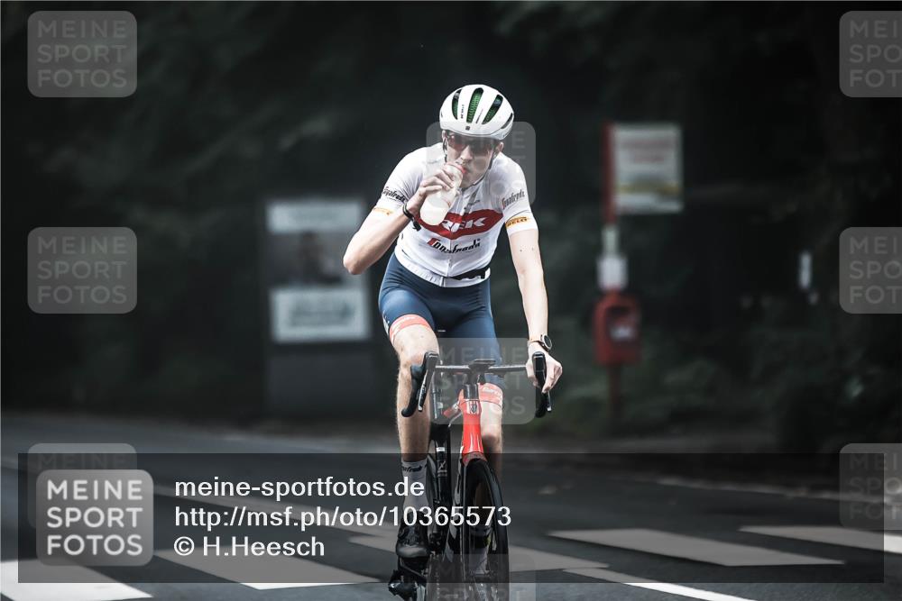 13.09.2026 - Stadtparktriathlon H.Heesch http://msf.ph/oto/10365573 13.09.2026 10:12:29 Radfahren 225, 237, 322 meine-sportfotos.de