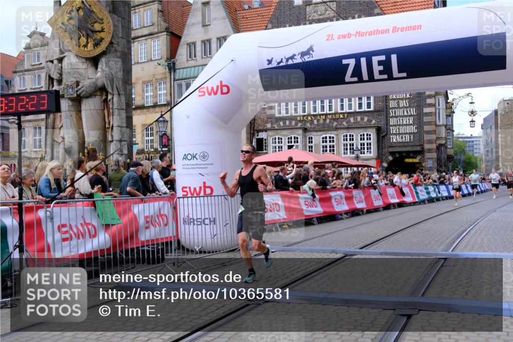 13.09.2026 - 21. swb-Marathon Bremen Tim E. http://msf.ph/oto/10365581 13.09.2026 13:03:12 Ziel 1381, 1850, 1862, 6918, 7265, 8319, 8325, 8331 meine-sportfotos.de