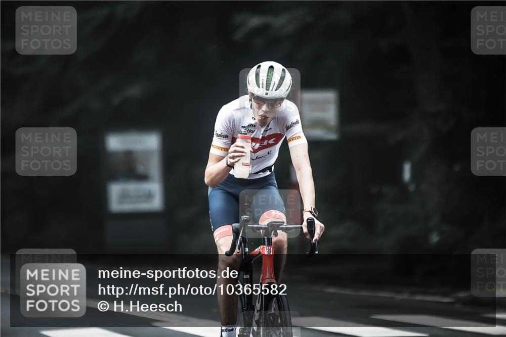13.09.2026 - Stadtparktriathlon H.Heesch http://msf.ph/oto/10365582 13.09.2026 10:12:29 Radfahren 225, 237, 322 meine-sportfotos.de