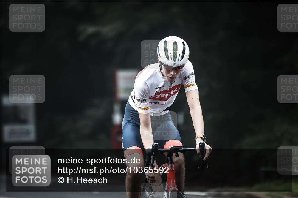 13.09.2026 - Stadtparktriathlon H.Heesch http://msf.ph/oto/10365592 13.09.2026 10:12:29 Radfahren 225, 237, 322 meine-sportfotos.de