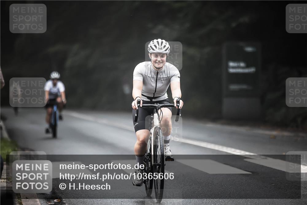 13.09.2026 - Stadtparktriathlon H.Heesch http://msf.ph/oto/10365606 13.09.2026 10:12:37 Radfahren 268, 303 meine-sportfotos.de