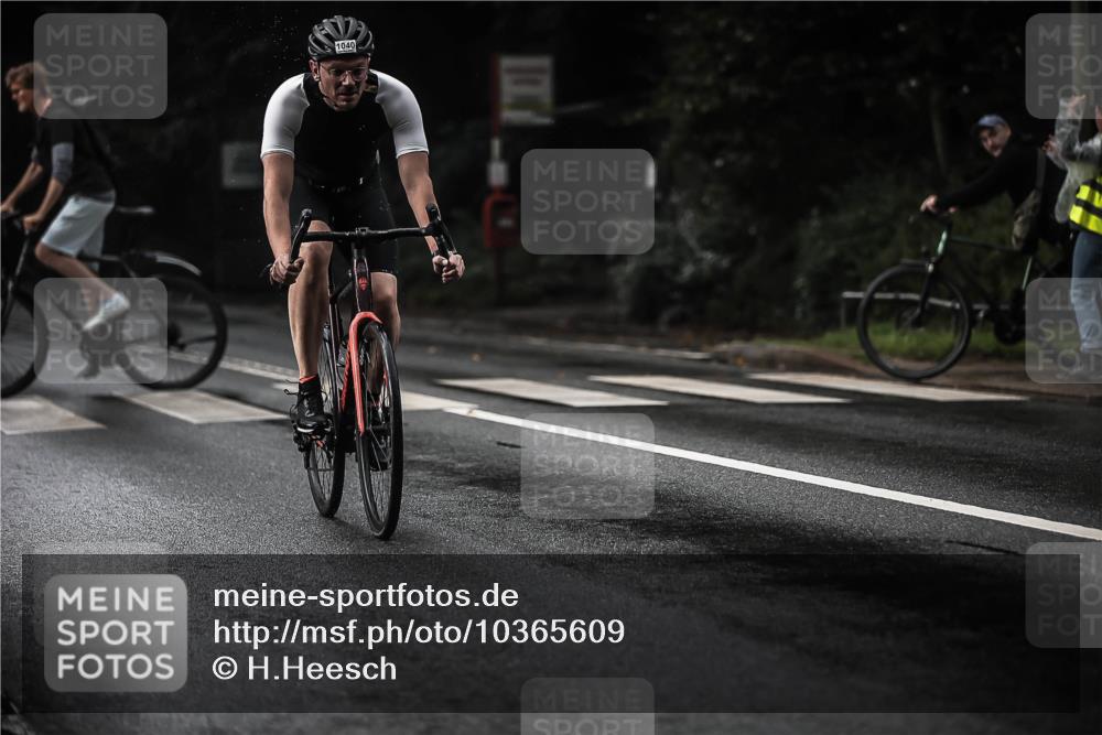 13.09.2026 - Stadtparktriathlon H.Heesch http://msf.ph/oto/10365609 13.09.2026 12:00:17 Radfahren 1021, 1040 meine-sportfotos.de