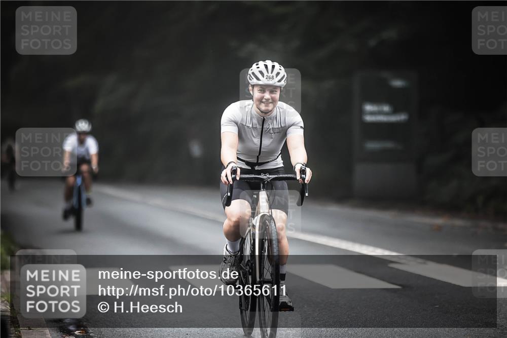 13.09.2026 - Stadtparktriathlon H.Heesch http://msf.ph/oto/10365611 13.09.2026 10:12:37 Radfahren 268, 303 meine-sportfotos.de