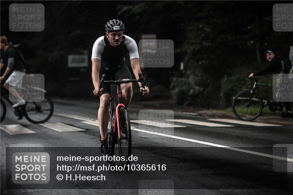 13.09.2026 - Stadtparktriathlon H.Heesch http://msf.ph/oto/10365616 13.09.2026 12:00:17 Radfahren 1021, 1040 meine-sportfotos.de