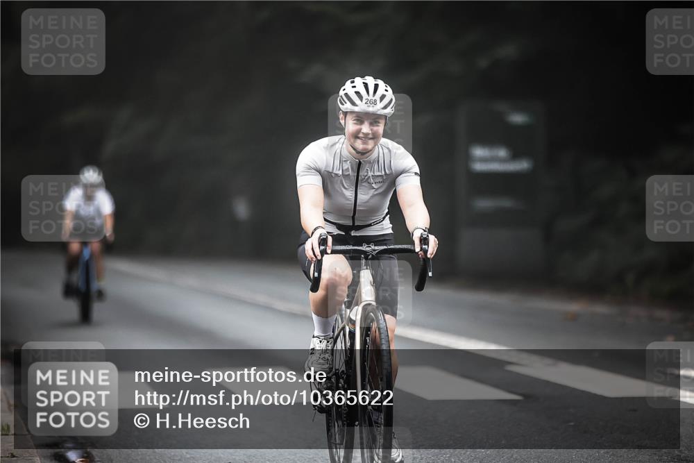 13.09.2026 - Stadtparktriathlon H.Heesch http://msf.ph/oto/10365622 13.09.2026 10:12:37 Radfahren 268, 303 meine-sportfotos.de