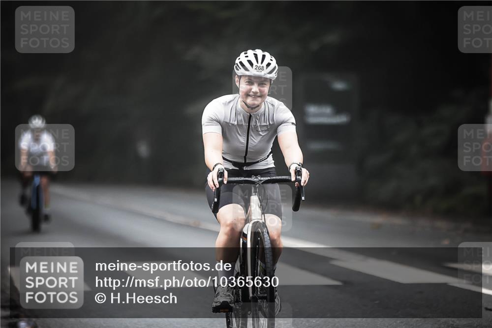 13.09.2026 - Stadtparktriathlon H.Heesch http://msf.ph/oto/10365630 13.09.2026 10:12:37 Radfahren 268, 303 meine-sportfotos.de