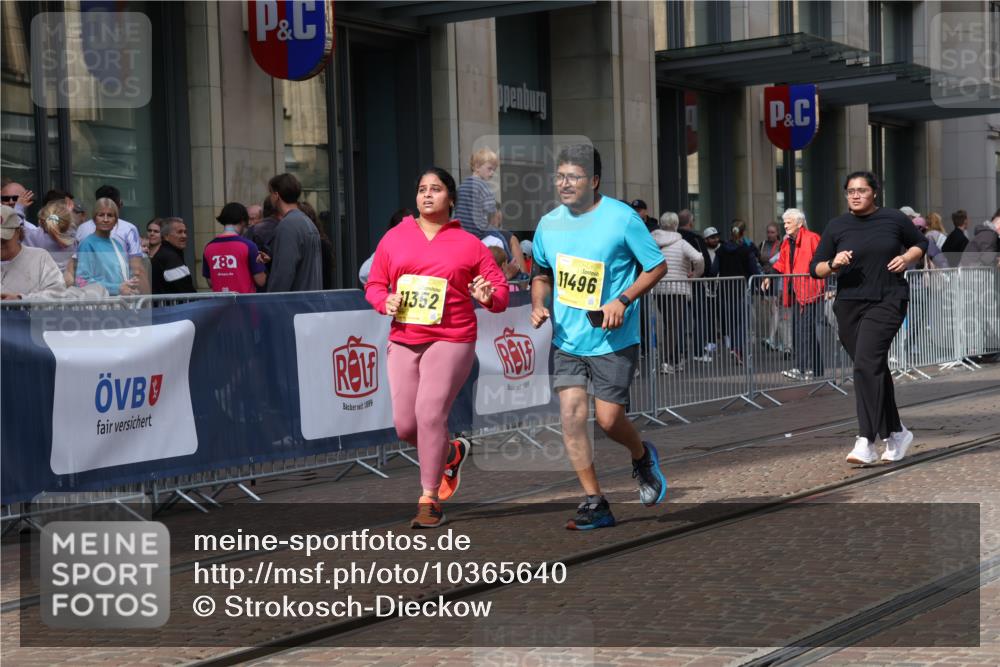 13.09.2026 - 21. swb-Marathon Bremen Strokosch-Dieckow http://msf.ph/oto/10365640 13.09.2026 11:28:52 Ziel 11352, 11444, 11496, 11942 meine-sportfotos.de