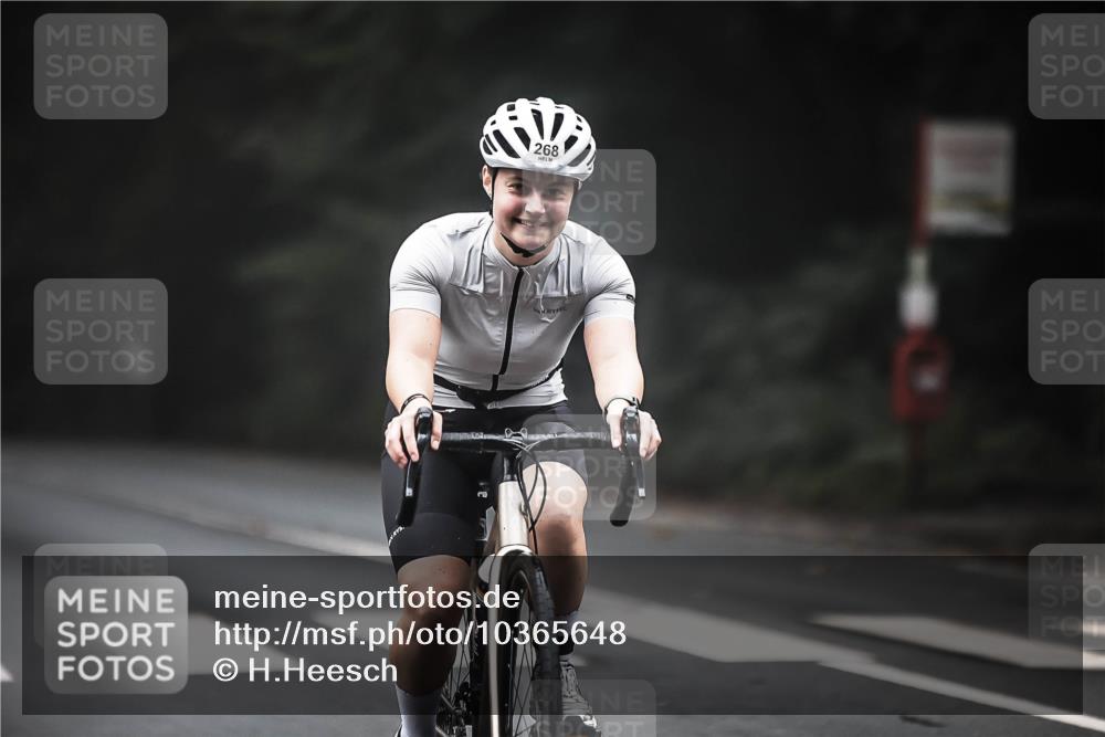 13.09.2026 - Stadtparktriathlon H.Heesch http://msf.ph/oto/10365648 13.09.2026 10:12:38 Radfahren 268, 303 meine-sportfotos.de