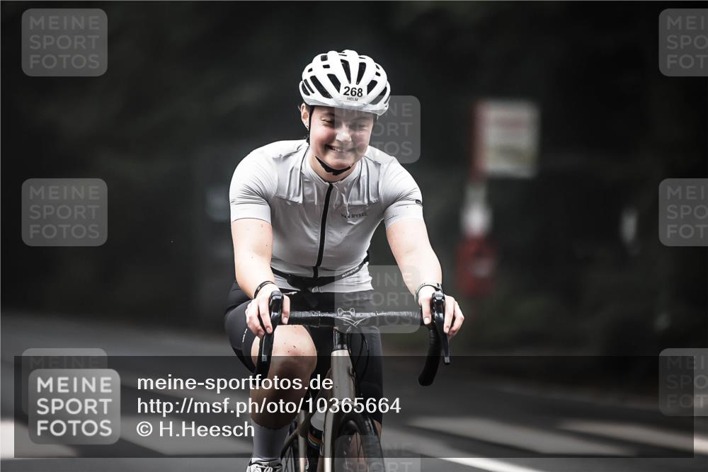 13.09.2026 - Stadtparktriathlon H.Heesch http://msf.ph/oto/10365664 13.09.2026 10:12:38 Radfahren 268, 303 meine-sportfotos.de