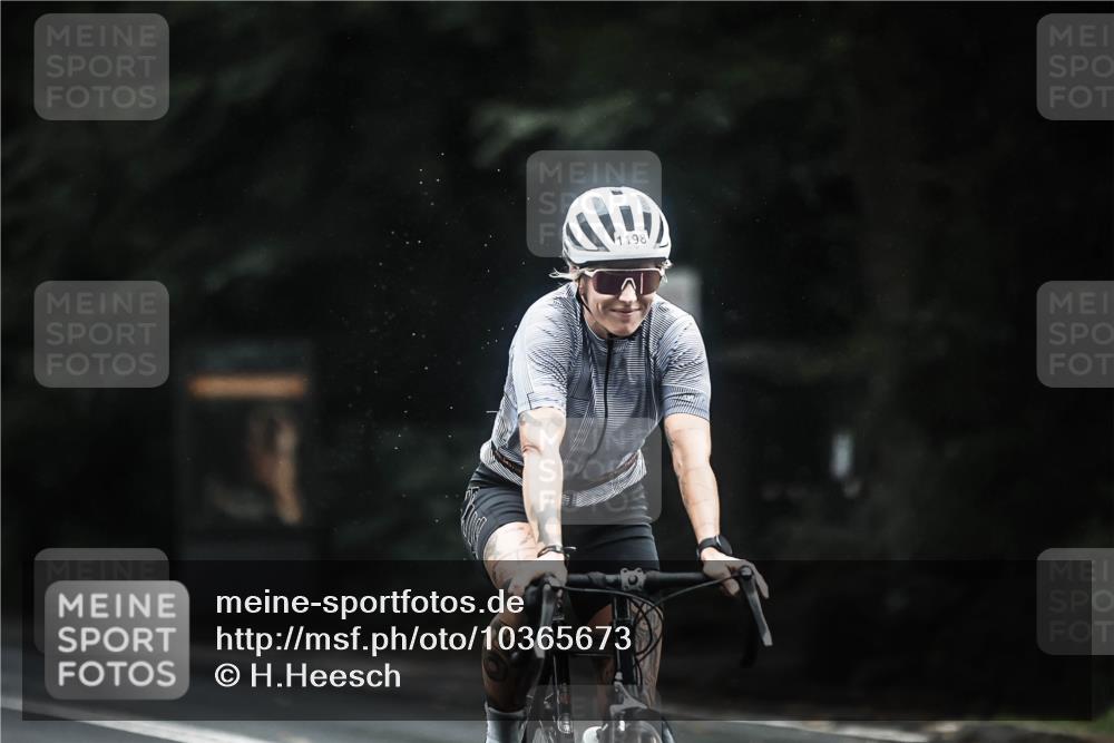13.09.2026 - Stadtparktriathlon H.Heesch http://msf.ph/oto/10365673 13.09.2026 13:14:05 Radfahren 1198, 1265, 1289, 1385, 1461, 1473 meine-sportfotos.de