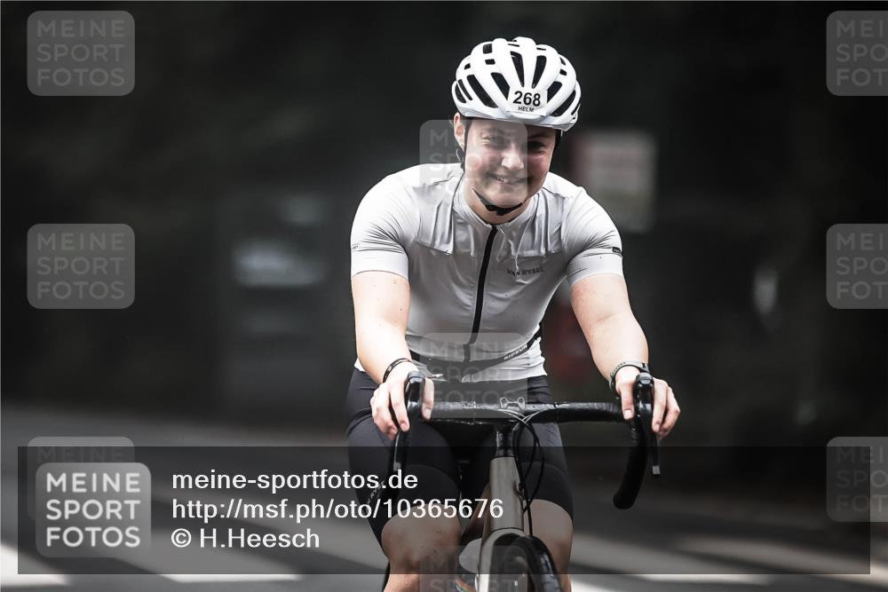 13.09.2026 - Stadtparktriathlon H.Heesch http://msf.ph/oto/10365676 13.09.2026 10:12:38 Radfahren 268, 303 meine-sportfotos.de