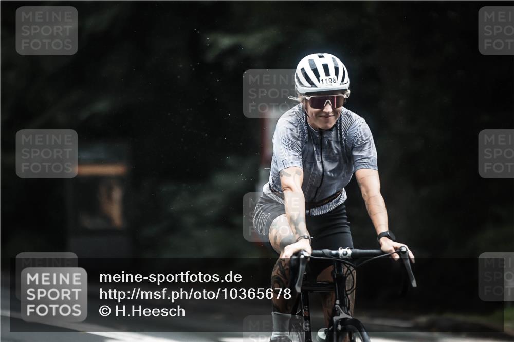 13.09.2026 - Stadtparktriathlon H.Heesch http://msf.ph/oto/10365678 13.09.2026 13:14:05 Radfahren 1198, 1265, 1289, 1385, 1461, 1473 meine-sportfotos.de