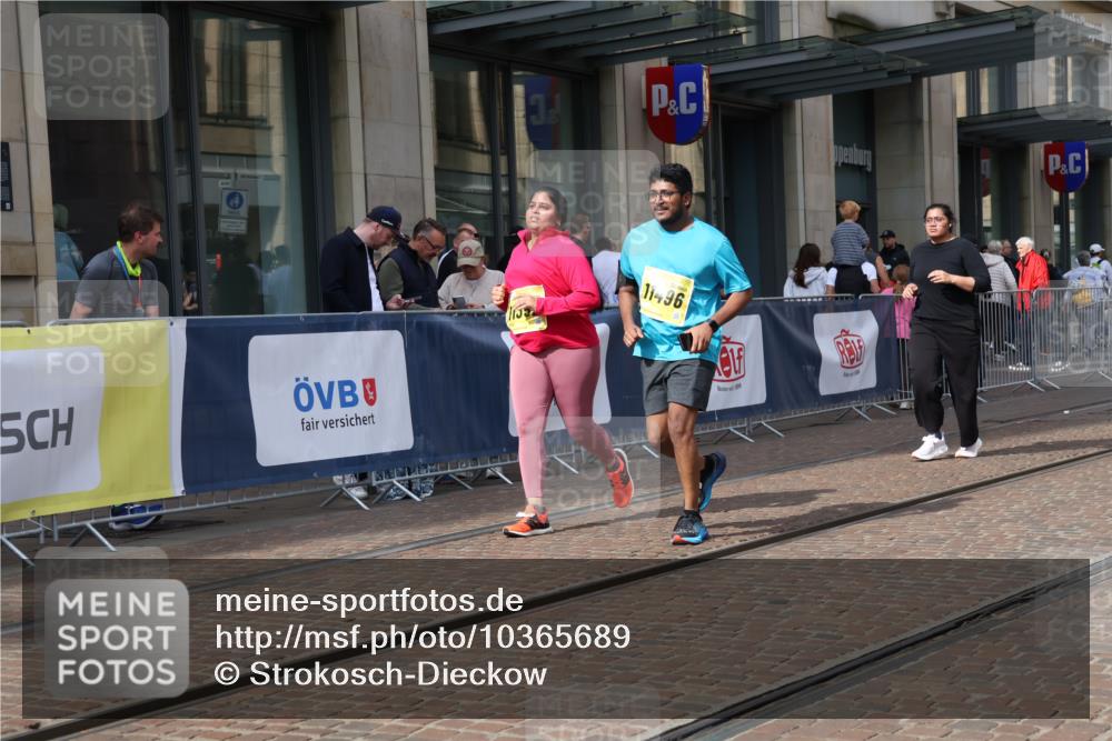 13.09.2026 - 21. swb-Marathon Bremen Strokosch-Dieckow http://msf.ph/oto/10365689 13.09.2026 11:28:53 Ziel 11352, 11444, 11496, 11942 meine-sportfotos.de