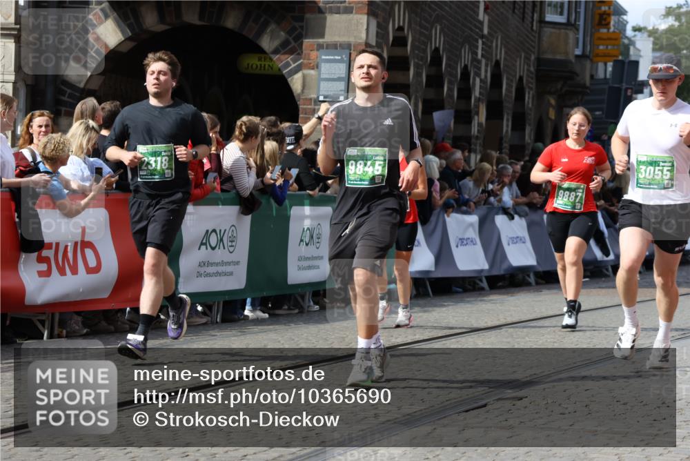 13.09.2026 - 21. swb-Marathon Bremen Strokosch-Dieckow http://msf.ph/oto/10365690 13.09.2026 13:35:28 Ziel 536, 2003, 2366, 2430, 2492, 3063, 3311, 3916, 4487, 4635, 4985, 5016, 5125, 5647, 6320, 6391, 6403, 6750, 7123, 7405, 7657, 7703, 7750, 7998, 8300, 8328, 8515, 9017, 9216, 9526, 9527, 13017, 13018, 13051, 13060, 156, 607, 2318, 2356, 3087, 3226, 3704, 3780, 4326, 5308, 5467, 5468, 5661, 6465, 6466, 6644, 6649, 7597, 7675, 7700, 8816, 9784, 9845, 9862, 9887, 9892, 13213 meine-sportfotos.de