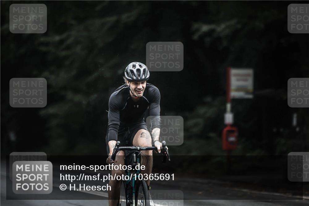 13.09.2026 - Stadtparktriathlon H.Heesch http://msf.ph/oto/10365691 13.09.2026 13:14:08 Radfahren 1198, 1265, 1289, 1343, 1344, 1473 meine-sportfotos.de