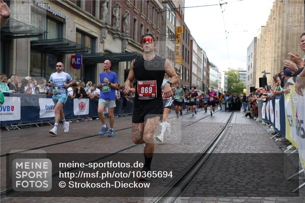 13.09.2026 - 21. swb-Marathon Bremen Strokosch-Dieckow http://msf.ph/oto/10365694 13.09.2026 13:37:34 Ziel 549, 581, 1851, 2336, 2342, 2699, 3207, 3316, 3657, 3707, 4066, 4159, 4394, 4675, 4902, 4942, 5624, 5783, 5784, 6001, 6032, 6083, 6596, 6795, 7540, 7594, 7635, 7815, 7894, 7985, 8010, 8138, 8173, 8204, 8264, 8315, 8316, 8440, 8450, 8920, 8972, 9097, 9099, 9481, 9774, 13228, 270, 391, 448, 869, 1180, 3323, 3333, 3627, 3804, 3823, 4155, 4300, 4433, 4628, 5388, 5612, 5738, 5791, 6032, 6804, 6904, 6911, 6947, 7003, 7074, 7571, 8380, 9701 meine-sportfotos.de