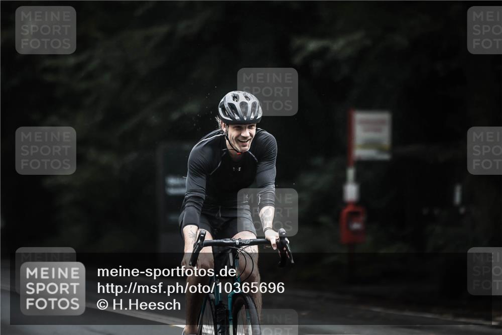 13.09.2026 - Stadtparktriathlon H.Heesch http://msf.ph/oto/10365696 13.09.2026 13:14:08 Radfahren 1198, 1265, 1289, 1343, 1344, 1473 meine-sportfotos.de