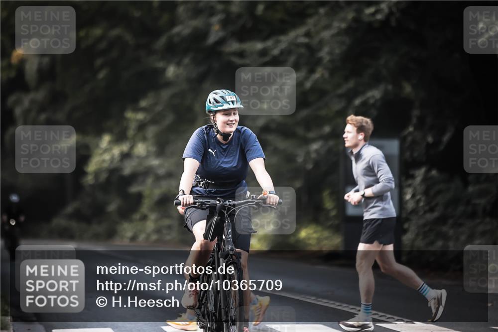 13.09.2026 - Stadtparktriathlon H.Heesch http://msf.ph/oto/10365709 13.09.2026 11:22:48 Radfahren 611, 656, 747, 767 meine-sportfotos.de