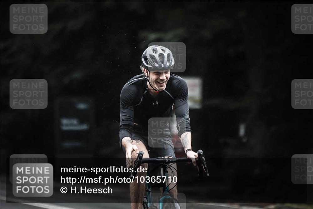13.09.2026 - Stadtparktriathlon H.Heesch http://msf.ph/oto/10365710 13.09.2026 13:14:08 Radfahren 1198, 1265, 1289, 1343, 1344, 1473 meine-sportfotos.de