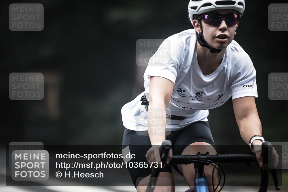 13.09.2026 - Stadtparktriathlon H.Heesch http://msf.ph/oto/10365731 13.09.2026 10:12:41 Radfahren 268, 303 meine-sportfotos.de