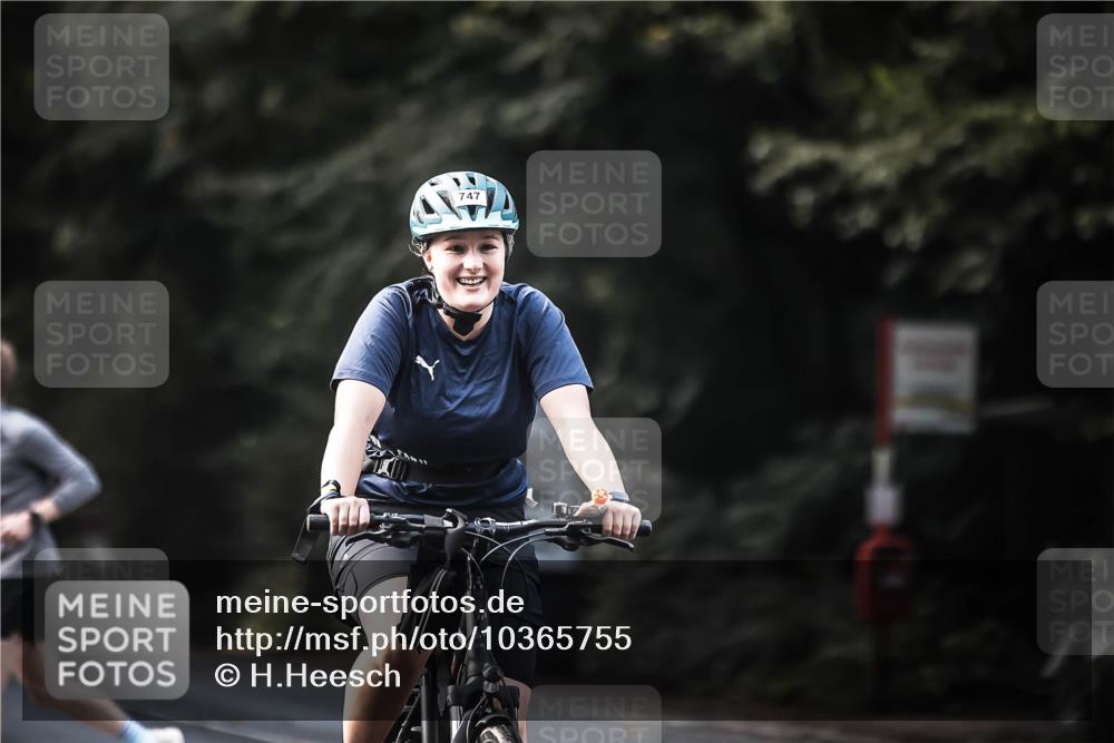13.09.2026 - Stadtparktriathlon H.Heesch http://msf.ph/oto/10365755 13.09.2026 11:22:49 Radfahren 611, 656, 715, 747, 767 meine-sportfotos.de