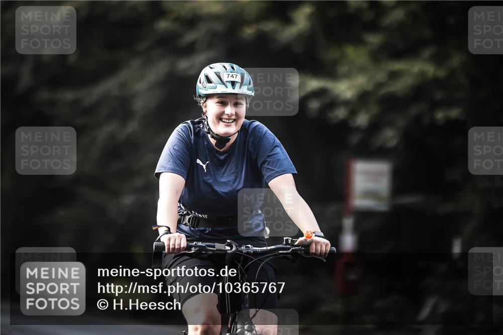 13.09.2026 - Stadtparktriathlon H.Heesch http://msf.ph/oto/10365767 13.09.2026 11:22:49 Radfahren 611, 656, 715, 747, 767 meine-sportfotos.de