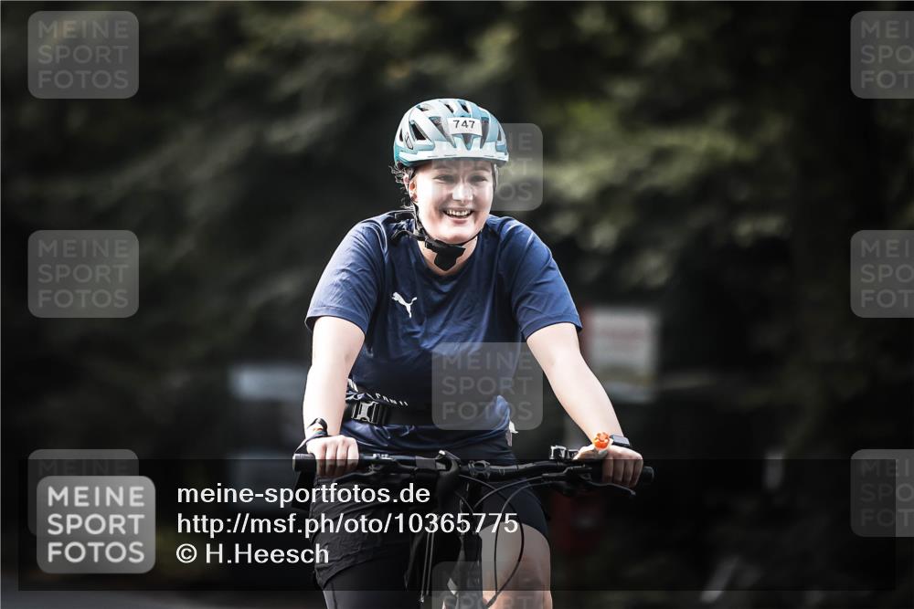 13.09.2026 - Stadtparktriathlon H.Heesch http://msf.ph/oto/10365775 13.09.2026 11:22:49 Radfahren 611, 656, 715, 747, 767 meine-sportfotos.de