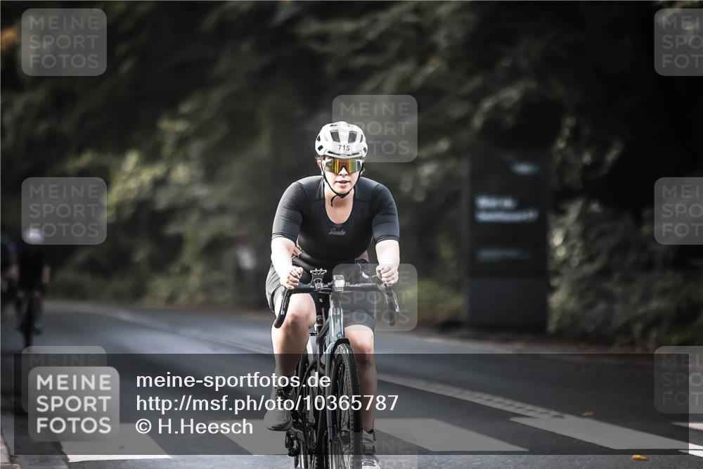 13.09.2026 - Stadtparktriathlon H.Heesch http://msf.ph/oto/10365787 13.09.2026 11:22:55 Radfahren 715, 732, 747 meine-sportfotos.de