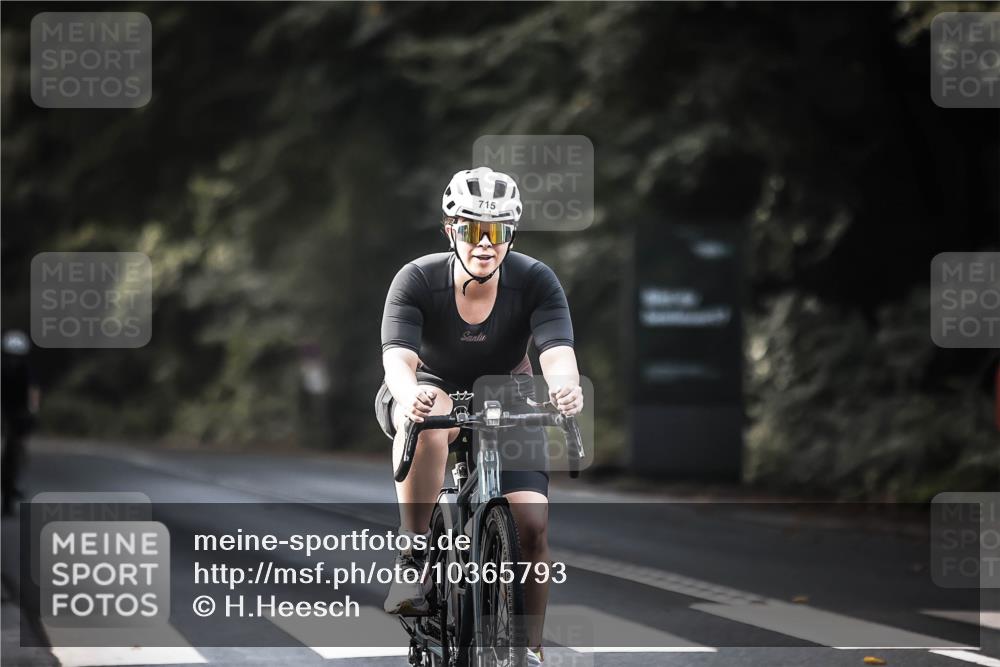 13.09.2026 - Stadtparktriathlon H.Heesch http://msf.ph/oto/10365793 13.09.2026 11:22:55 Radfahren 715, 732, 747 meine-sportfotos.de