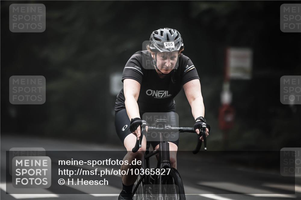 13.09.2026 - Stadtparktriathlon H.Heesch http://msf.ph/oto/10365827 13.09.2026 10:12:54 Radfahren 238, 265, 294, 302, 310 meine-sportfotos.de
