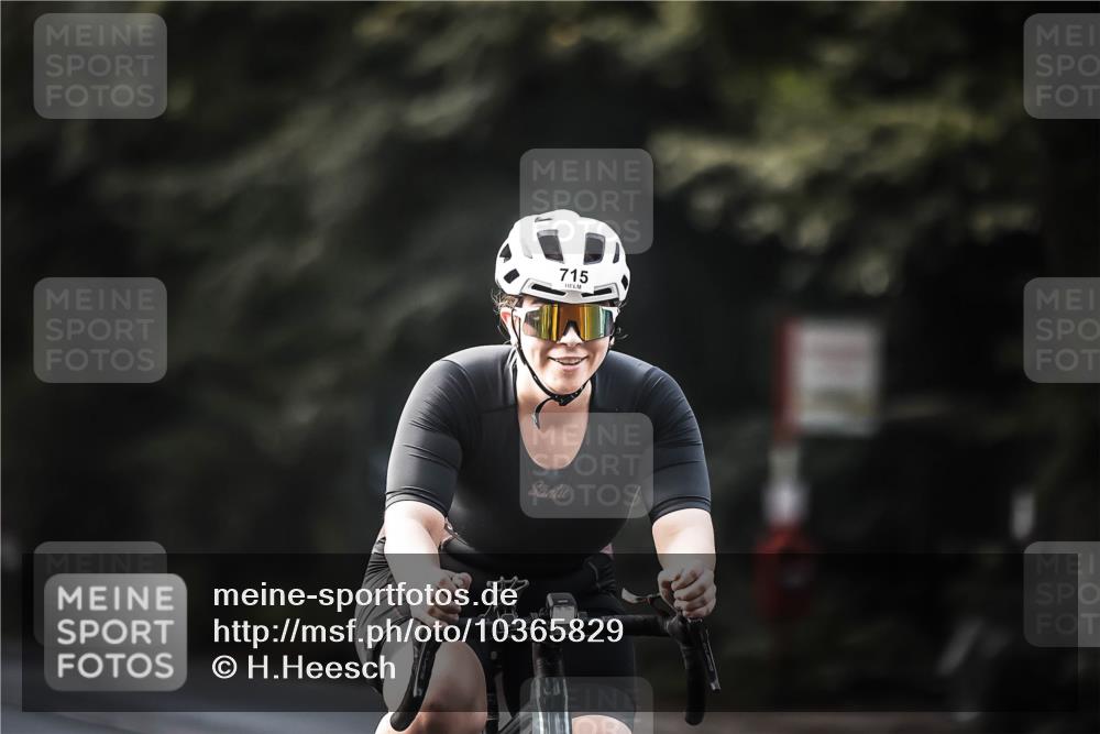 13.09.2026 - Stadtparktriathlon H.Heesch http://msf.ph/oto/10365829 13.09.2026 11:22:56 Radfahren 715, 732 meine-sportfotos.de