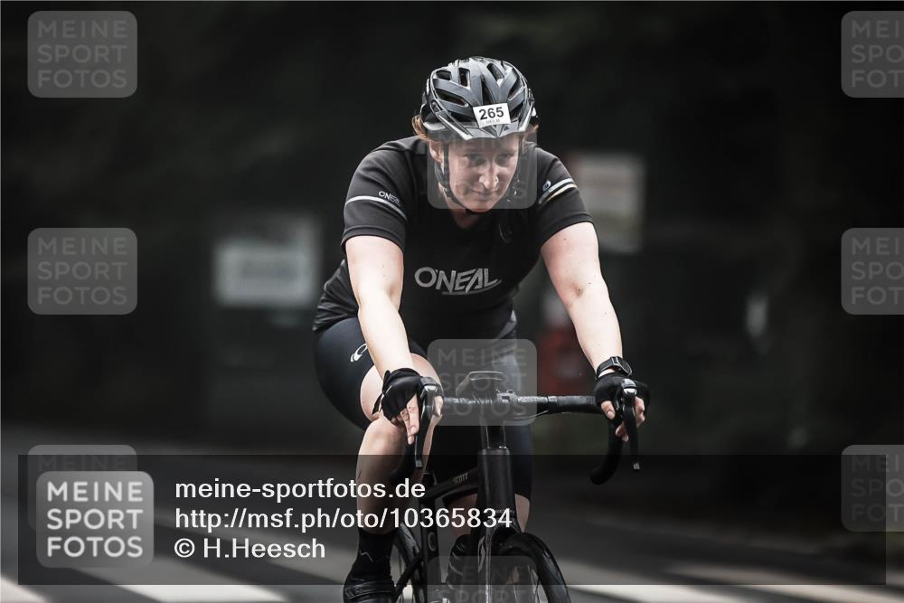13.09.2026 - Stadtparktriathlon H.Heesch http://msf.ph/oto/10365834 13.09.2026 10:12:54 Radfahren 238, 265, 294, 302, 310 meine-sportfotos.de