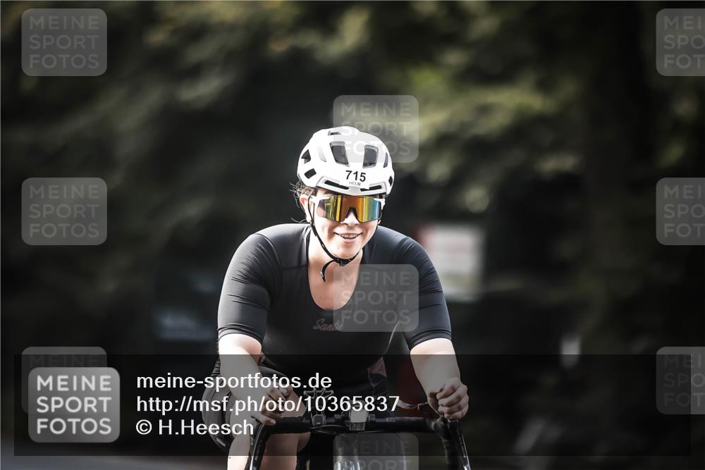 13.09.2026 - Stadtparktriathlon H.Heesch http://msf.ph/oto/10365837 13.09.2026 11:22:56 Radfahren 715, 732 meine-sportfotos.de
