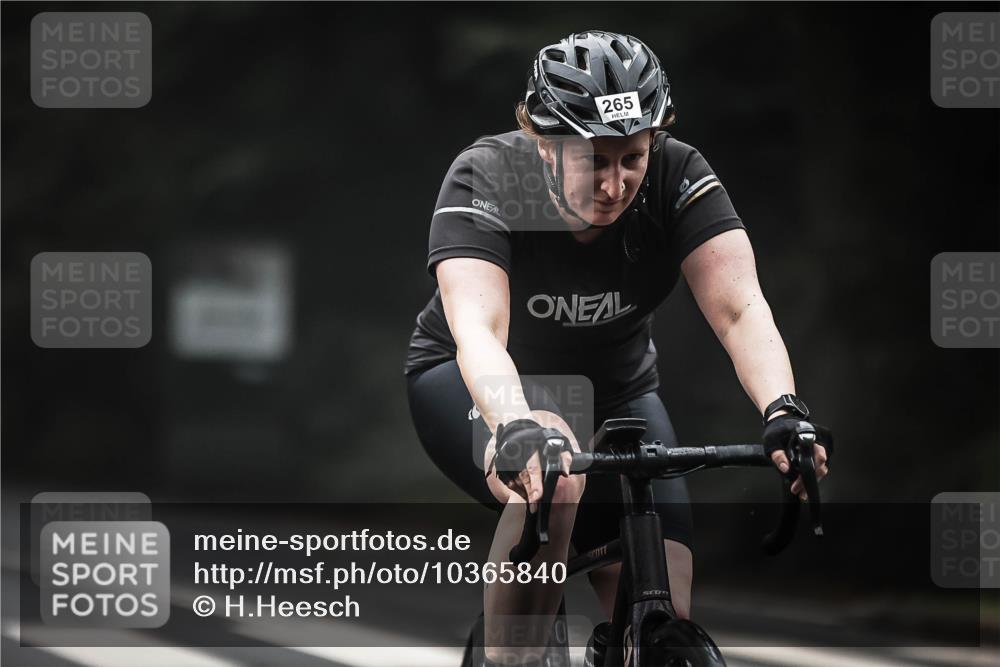 13.09.2026 - Stadtparktriathlon H.Heesch http://msf.ph/oto/10365840 13.09.2026 10:12:54 Radfahren 238, 265, 294, 302, 310 meine-sportfotos.de