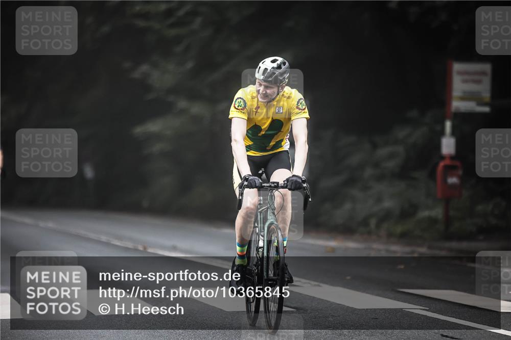 13.09.2026 - Stadtparktriathlon H.Heesch http://msf.ph/oto/10365845 13.09.2026 10:12:59 Radfahren 265, 310, 336 meine-sportfotos.de