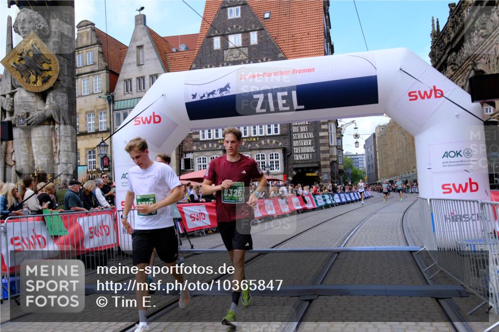 13.09.2026 - 21. swb-Marathon Bremen Tim E. http://msf.ph/oto/10365847 13.09.2026 13:03:20 Ziel 1381, 1862, 7265, 8319, 8325, 8331, 8756, 9200 meine-sportfotos.de