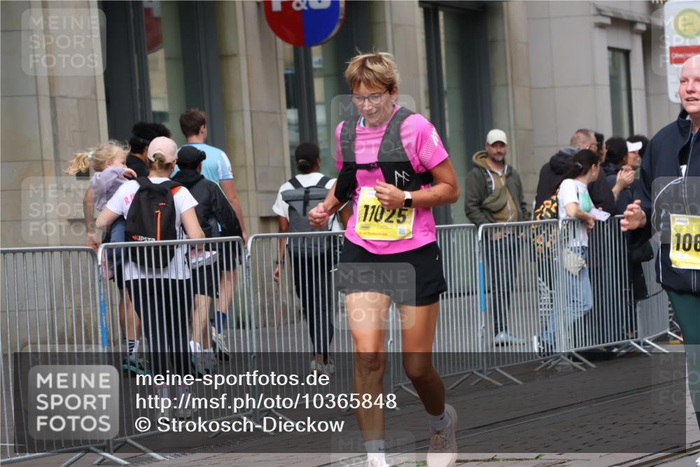 13.09.2026 - 21. swb-Marathon Bremen Strokosch-Dieckow http://msf.ph/oto/10365848 13.09.2026 11:30:17 Ziel 10650, 11025, 11195, 12535 meine-sportfotos.de