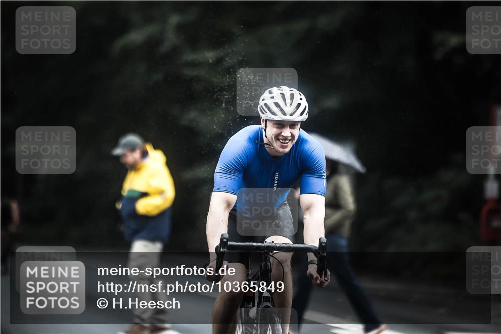 13.09.2026 - Stadtparktriathlon H.Heesch http://msf.ph/oto/10365849 13.09.2026 13:14:17 Radfahren 1343, 1344, 1353, 1406 meine-sportfotos.de