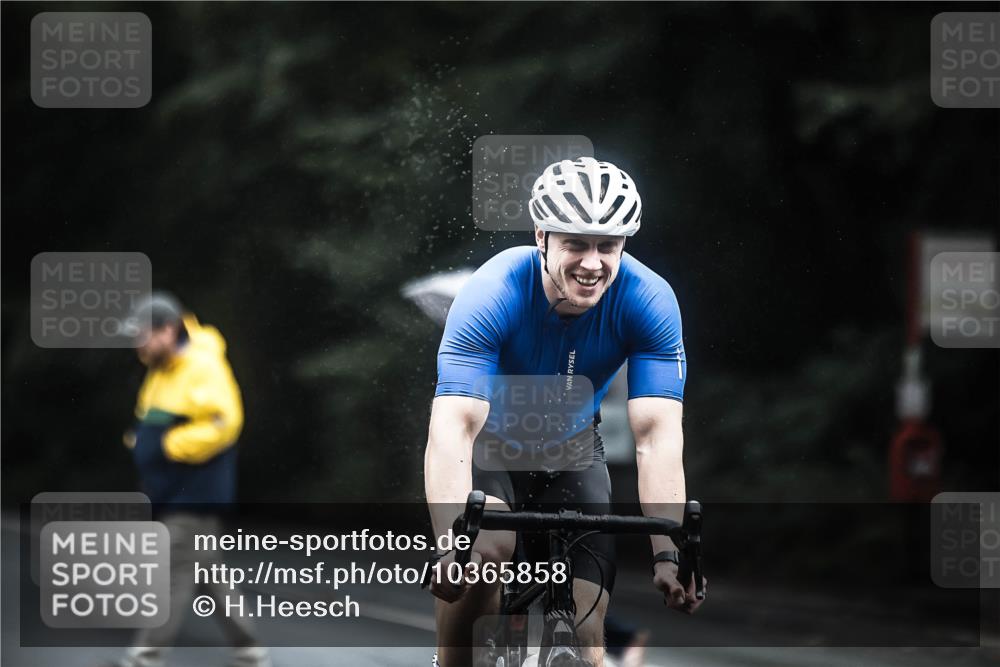13.09.2026 - Stadtparktriathlon H.Heesch http://msf.ph/oto/10365858 13.09.2026 13:14:17 Radfahren 1343, 1344, 1353, 1406 meine-sportfotos.de