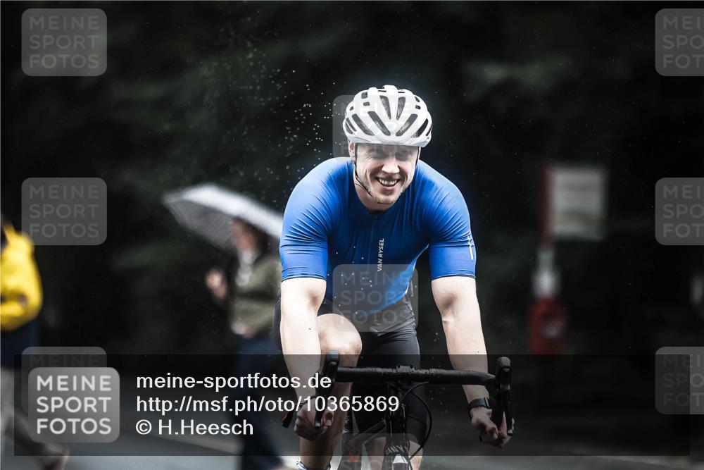 13.09.2026 - Stadtparktriathlon H.Heesch http://msf.ph/oto/10365869 13.09.2026 13:14:17 Radfahren 1343, 1344, 1353, 1406 meine-sportfotos.de