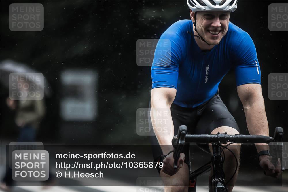 13.09.2026 - Stadtparktriathlon H.Heesch http://msf.ph/oto/10365879 13.09.2026 13:14:17 Radfahren 1343, 1344, 1353, 1406 meine-sportfotos.de